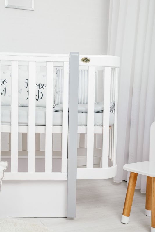 Дитяче ліжечко  Angelo "Magic" в біло-сірому кольорі.